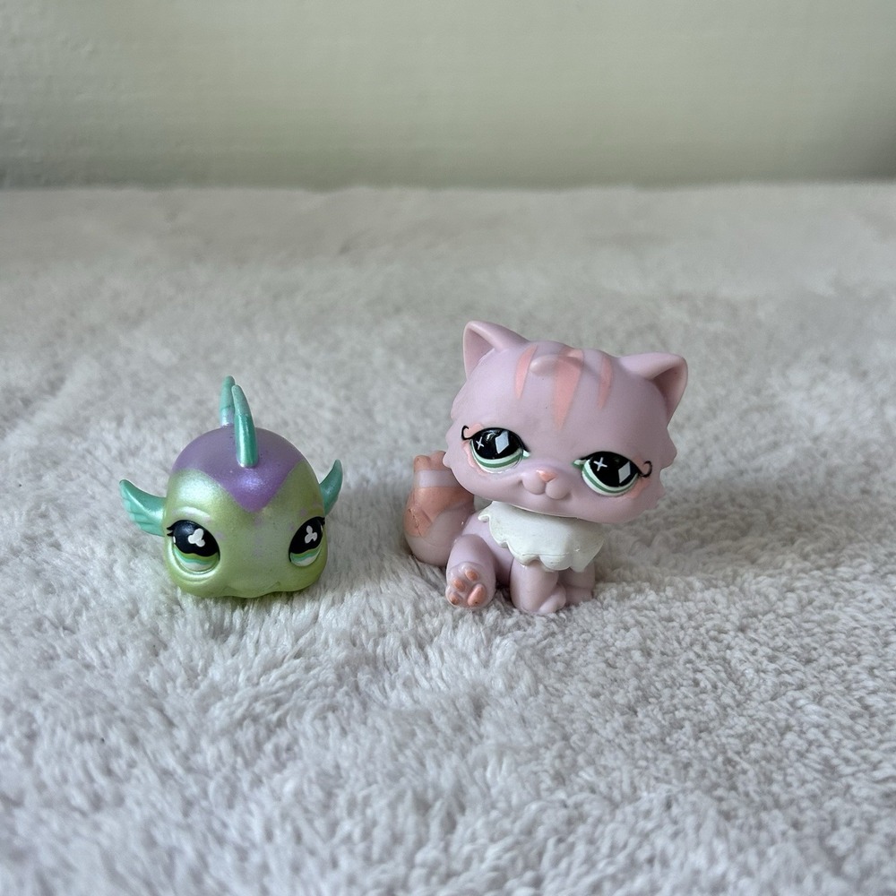 Littlest Pet Shop #460 Pink Persian Cat Green Diamond Eyes & #514 Green Fish